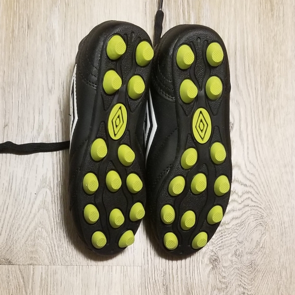 Umbro soccer cleats NWOT - Picture 3 of 3